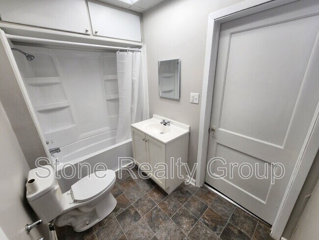 Building Photo - 1401 S 25th St