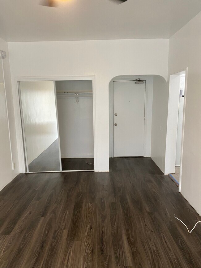 Building Photo - 316 S Berendo St