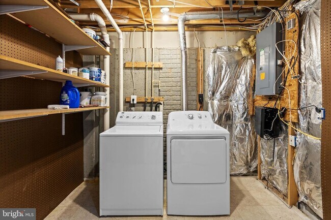 Building Photo - 5030 Finsbury Rd