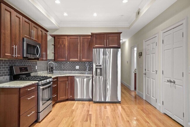 Building Photo - 502 Sumner St