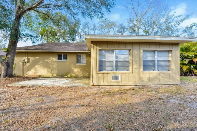 Building Photo - 608 Pheasant Ave