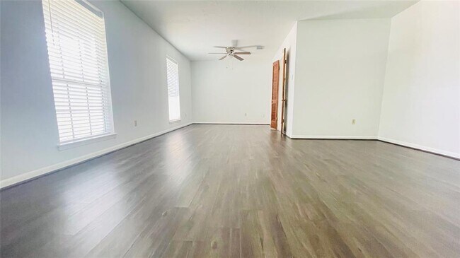 Building Photo - 15819 Fathom Ln