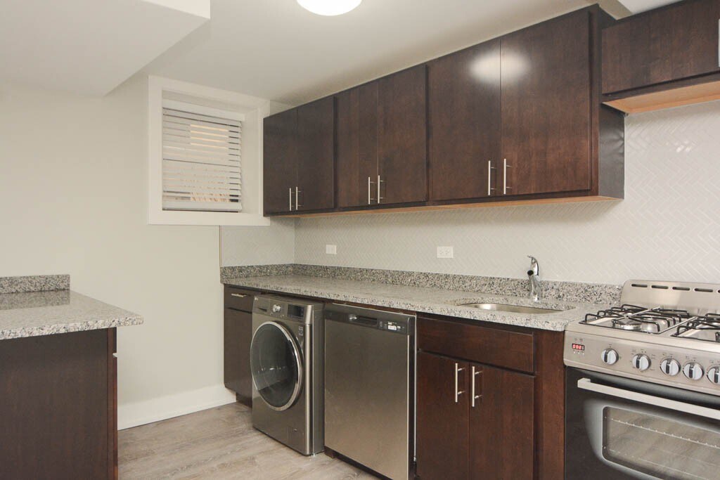 Building Photo - 434 W Belden Ave