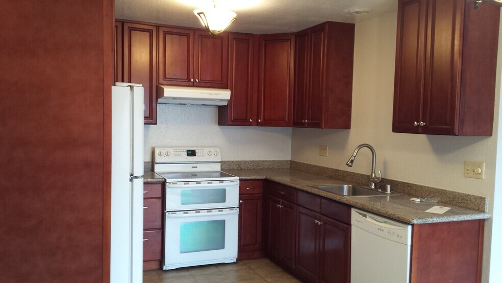 Kitchen - 2176 Spanishgate Ct