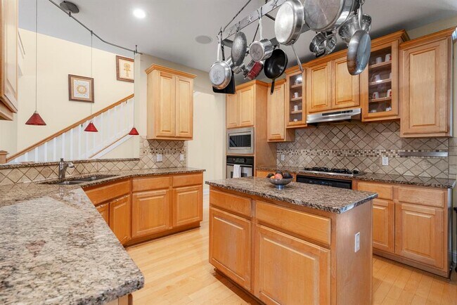Building Photo - 9433 Hopeland Dr