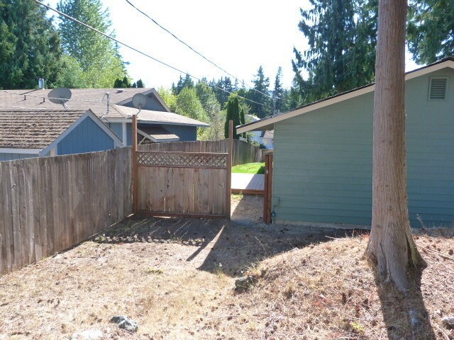 Building Photo - APPLICATION PENDING - Updated Rambler