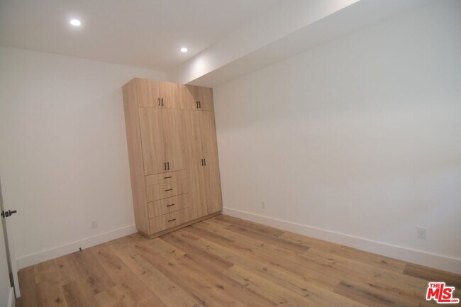 Building Photo - 10810 Peach Grove St