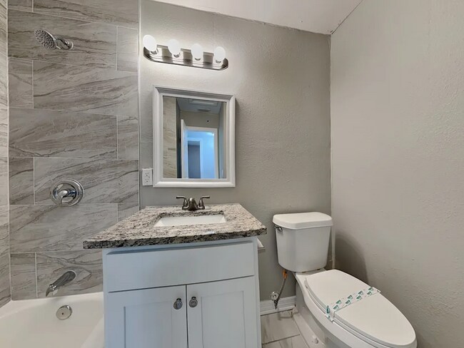 Building Photo - 4113 Lake Lawne Ave