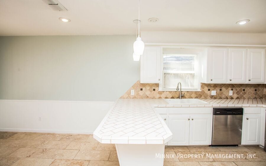 Building Photo - 6309 Nashville Dr