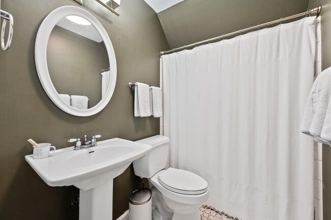 Building Photo - 2609 Friar Tuck Ln