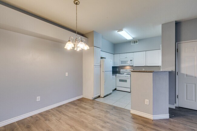 Building Photo - CUTE AND COZY 1 BEDROOM UNIT WITH TONS OF UPGRADES*COMMUNITY AMENITIES*