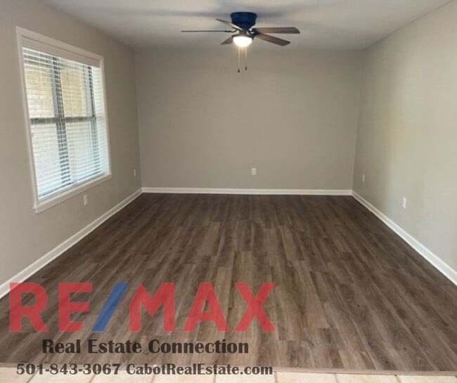 Building Photo - Sorry No Smoking/Vaping and Pets Permitted...