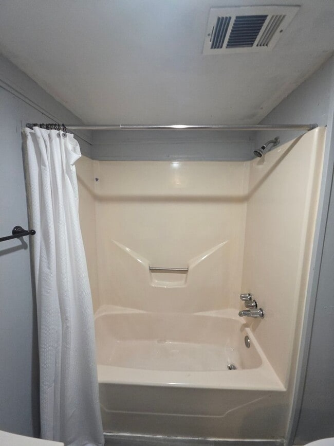 Building Photo - 418 E L St