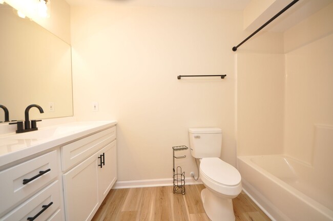 Building Photo - Beautiful Renovated 3 Bedroom 3 Bathroom i...