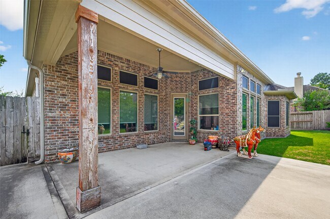 Building Photo - 15802 Pine Cone Ln