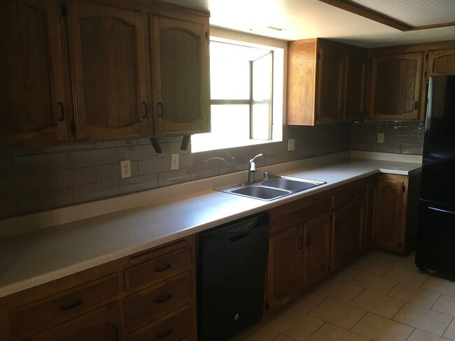 Building Photo - West Redding Home