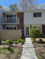 Building Photo - 221 Springmeadow Dr