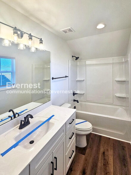 Building Photo - 112 W 21st Ave