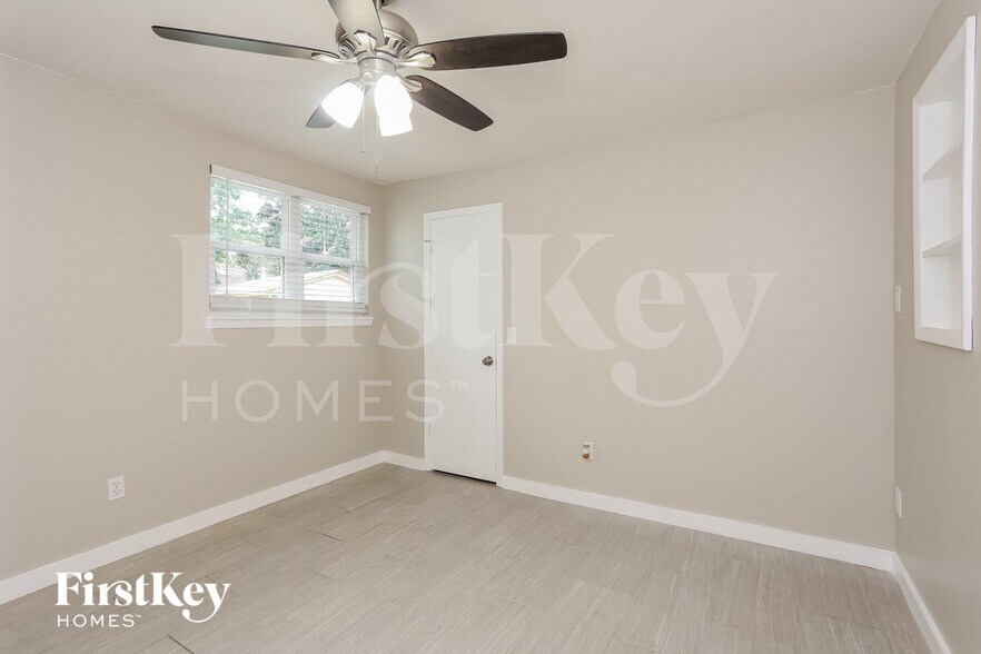 Building Photo - 1047 Cove Landing Dr