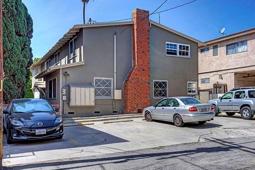 Building Photo - 1532 S Bundy Dr