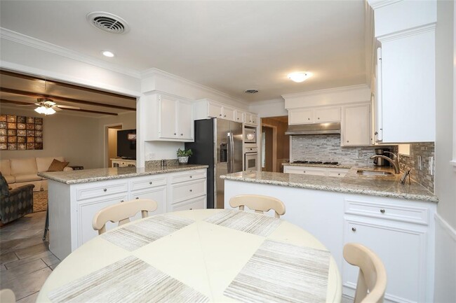 Building Photo - 5822 Cheena Dr