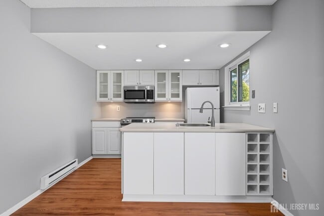 Building Photo - 351A Jutland Dr