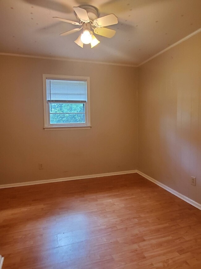 Building Photo - 255 Sunset Ln