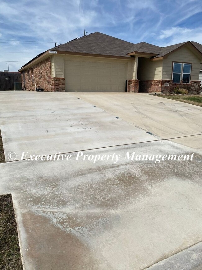 Building Photo - 1781 Dryden Ave