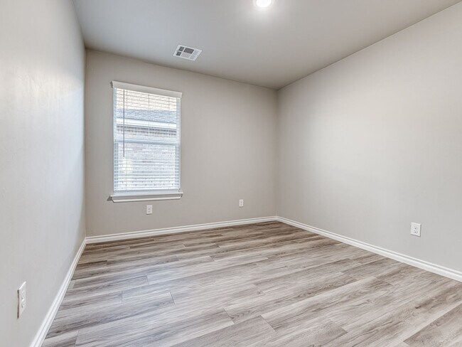 Building Photo - Beautiful brand new home + Deer Creek Schools + 4 bedrooms