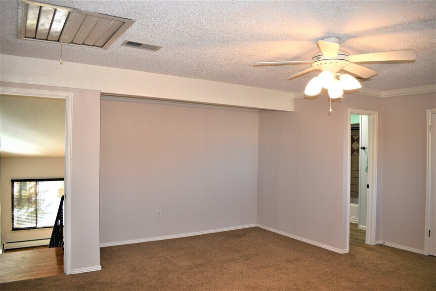 Building Photo - 12820 Willow Ln