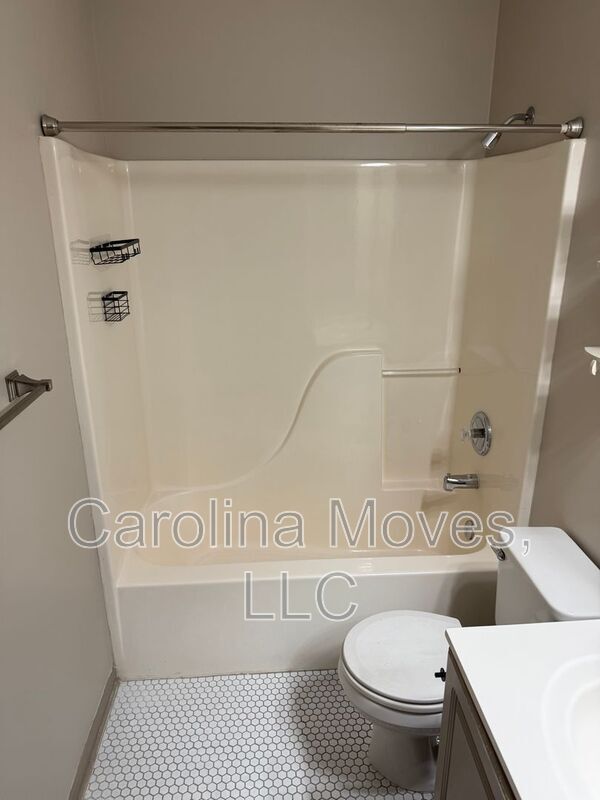 Building Photo - 323 Thornbush Ct