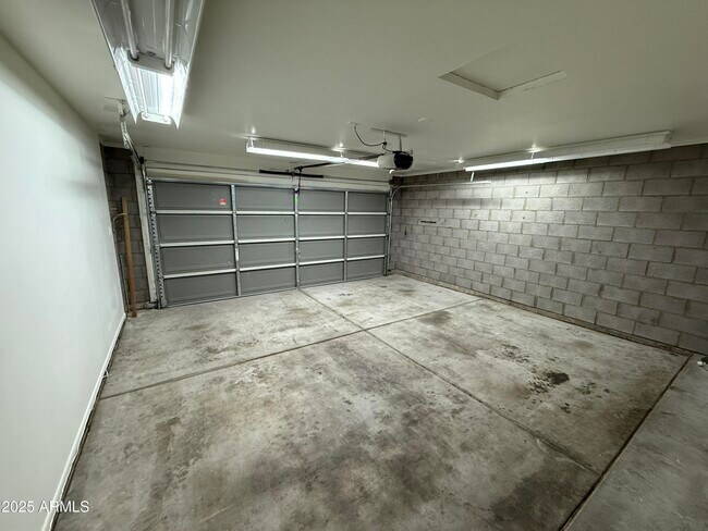 Building Photo - 10807 W Ruth Ave