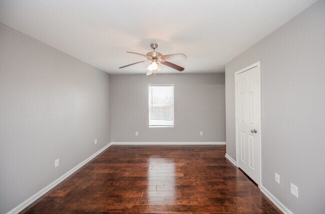 Building Photo - 1631 Dove Run