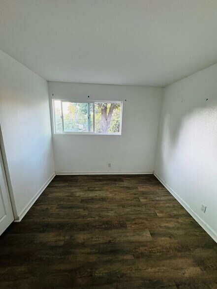 Building Photo - 641 Adobe Cir