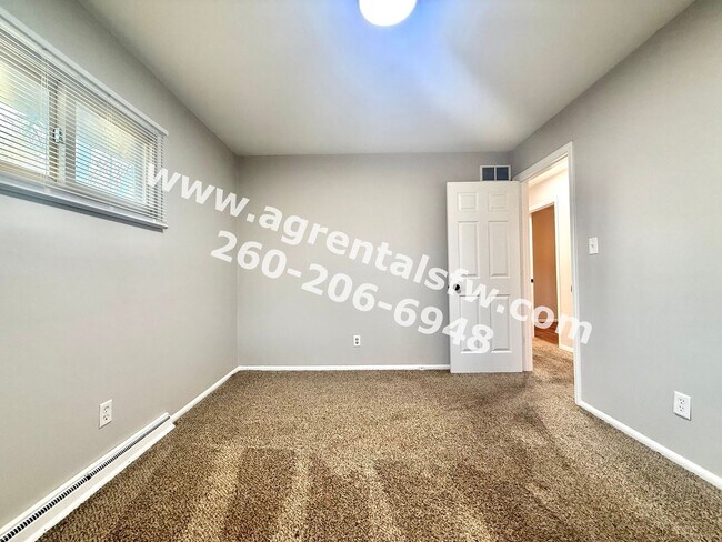 Building Photo - 3 Bedroom House