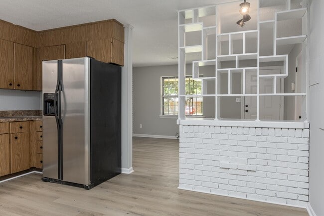 Building Photo - 7742 Holiday Hills Cir