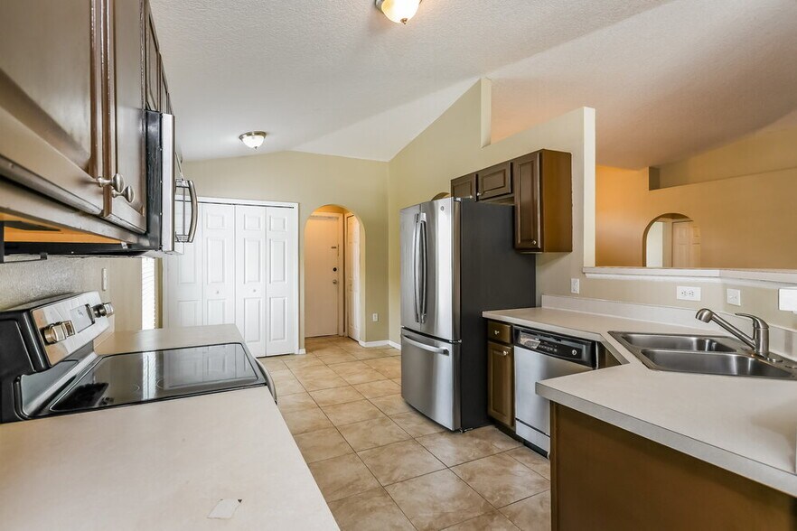Building Photo - 448 Hammerstone Ave