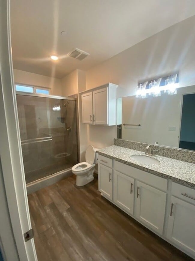 Building Photo - 3928-3928 S Burke St