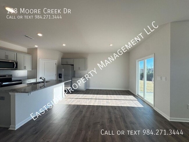 Building Photo - 198 Moore Crk Dr