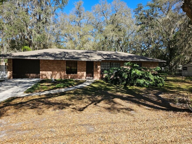 Building Photo - 3 bed, 2 bath 1 car garage