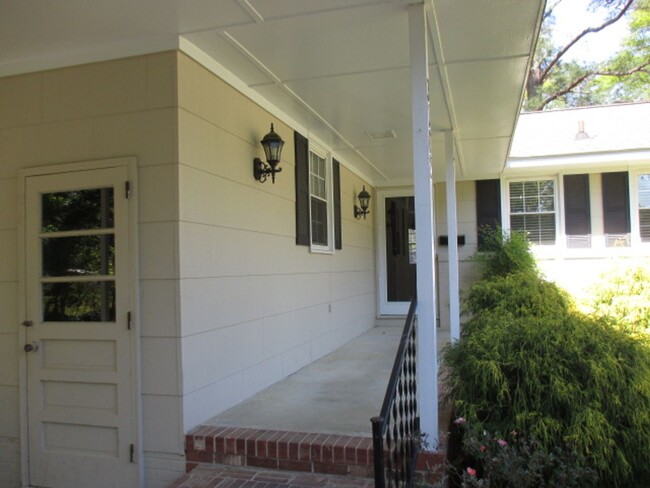 Building Photo - 3102 Northwoods Dr