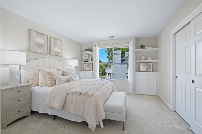 Building Photo - 1735 Parkview Green Cir