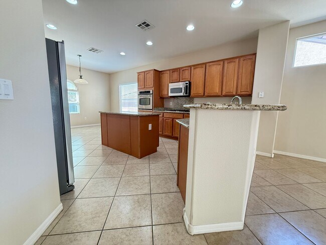 Building Photo - 2240 Shadow Canyon Dr