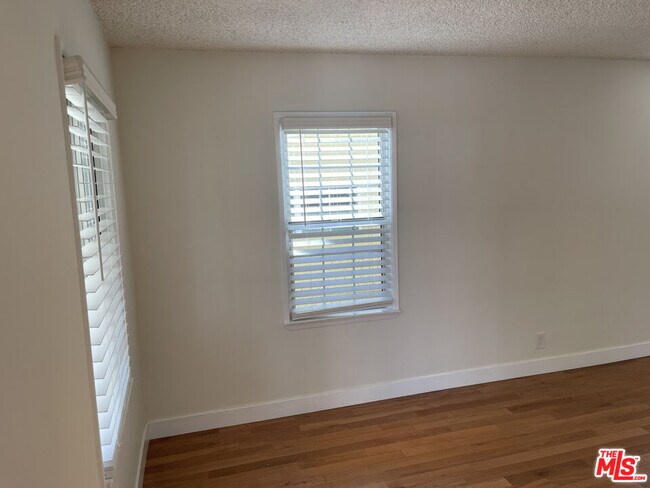 Building Photo - 10631 Tinker Ave