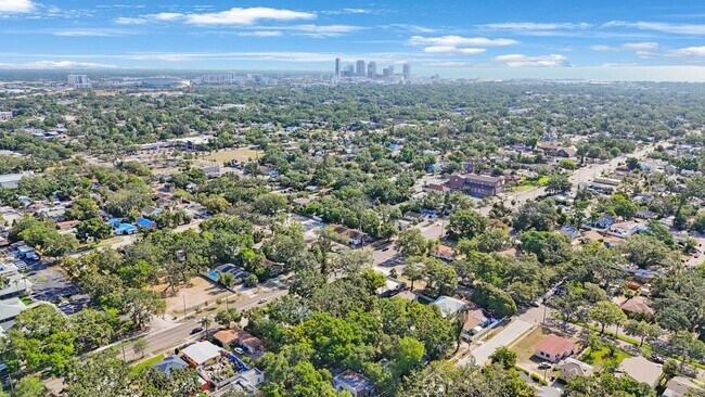 Building Photo - 2242 23rd Ave S