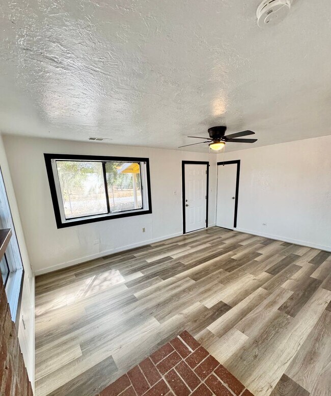 Building Photo - Great Rate! Charming Country Retreat Surro...