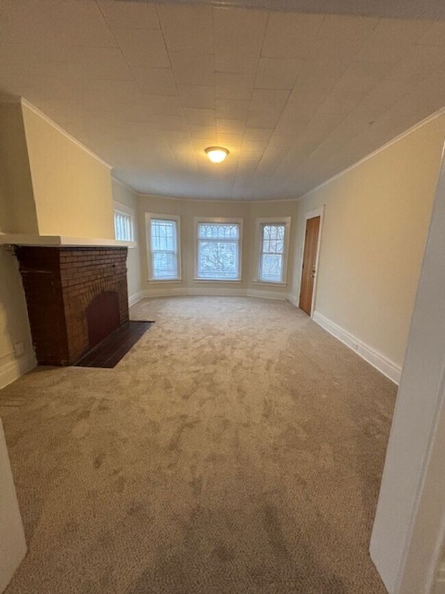 Building Photo - 620-22 Fellows Ave