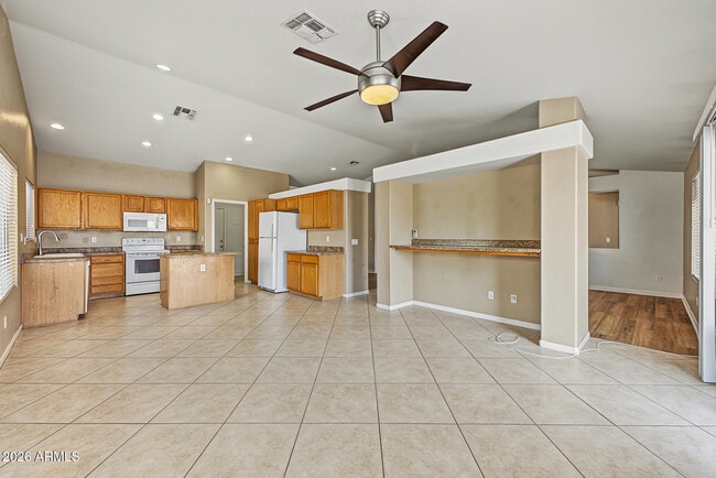 Building Photo - 4008 W Bloomfield Rd
