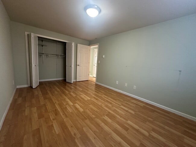 Building Photo - 415 Healy Ave S