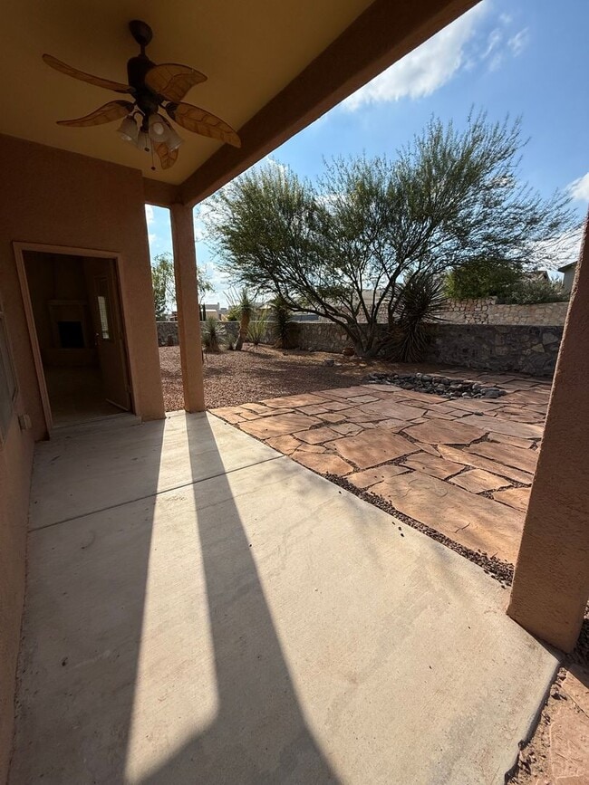 Building Photo - Beautiful 3 Bedroom Home! Available Now!